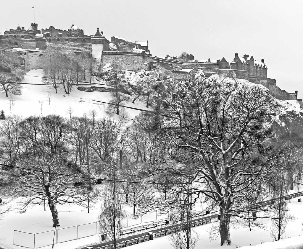 View from the steps at the NE corner of West Princes Street Gardens  -  Looking SW across the gardens towards Edinburgh CastleLooking to the south across Princes Street  -  Royal Scots Greys Statue and Edinburgh Castle