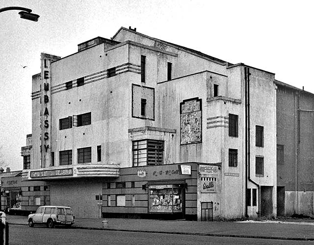 Embassy Cinema,  Boswall Parkway, 1957  -  Queue for 'Bridge on the River Kwai'