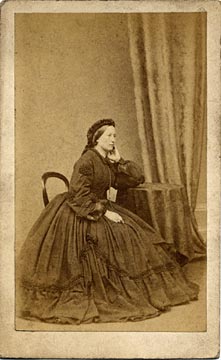 John Moffat  -  Carte de visite  -  1861-73  -  Lady sitting