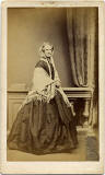 John Moffat  -  Carte de visite  -  1861-73  -  Lady standing
