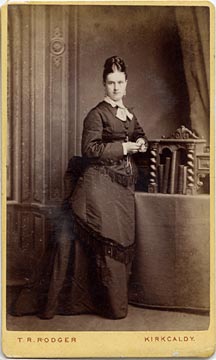 Carte de visite of a lady from the Kirkcaldy studio of TR Rodger (front)