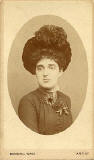 Carte de visite from the Edinburgh studio of Marshall Wane  -  Lady with Brooch