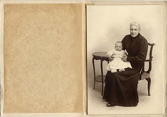 E R Yerbury & Son  -  Platinotypephotograph in a folder  -  Folder open