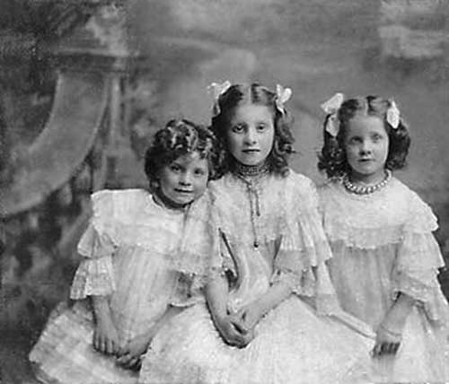 Olive, Violet and Lily Low, daughters of the Edinburgh photographer, Claude Low