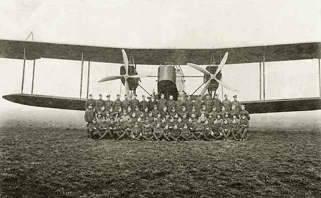 Photograph of a Handley-Page 0/400 bomber and Crew  -   by T R Rodger