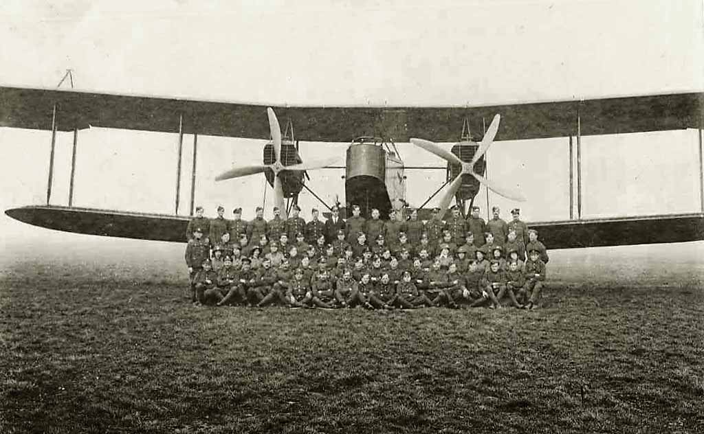 Photograph of a Handley-Page 0/400 bomber and Crew  -   by T R Rodger