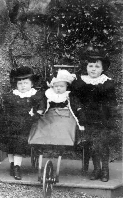 A portrait of three children from an Edinburgh family - boys or girls?  -  photographed when?