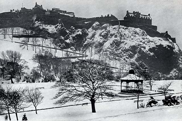 W R & S Ltd  - Photograph from the early-1900s  -  Edinburgh Castle and Princes Street Gardens in the Snow