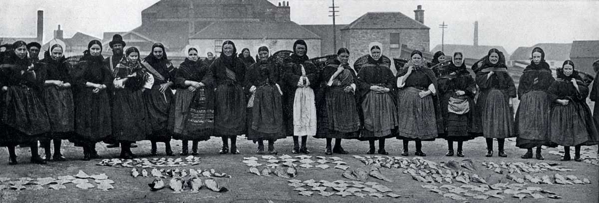 W R & Sphotos from around the early 1900s  -  FIsherrow Fishmarket  -  zoom-in