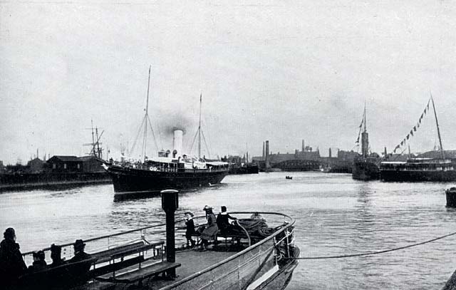 W R & S Ltd  -  Photograph from the early-1900s  -  Docks Entrance, Leith