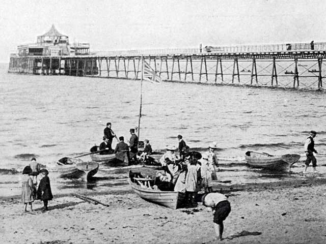 w r & S Ltd photograph from the early 1900s  -  Portobello Pier  -  zoom-in