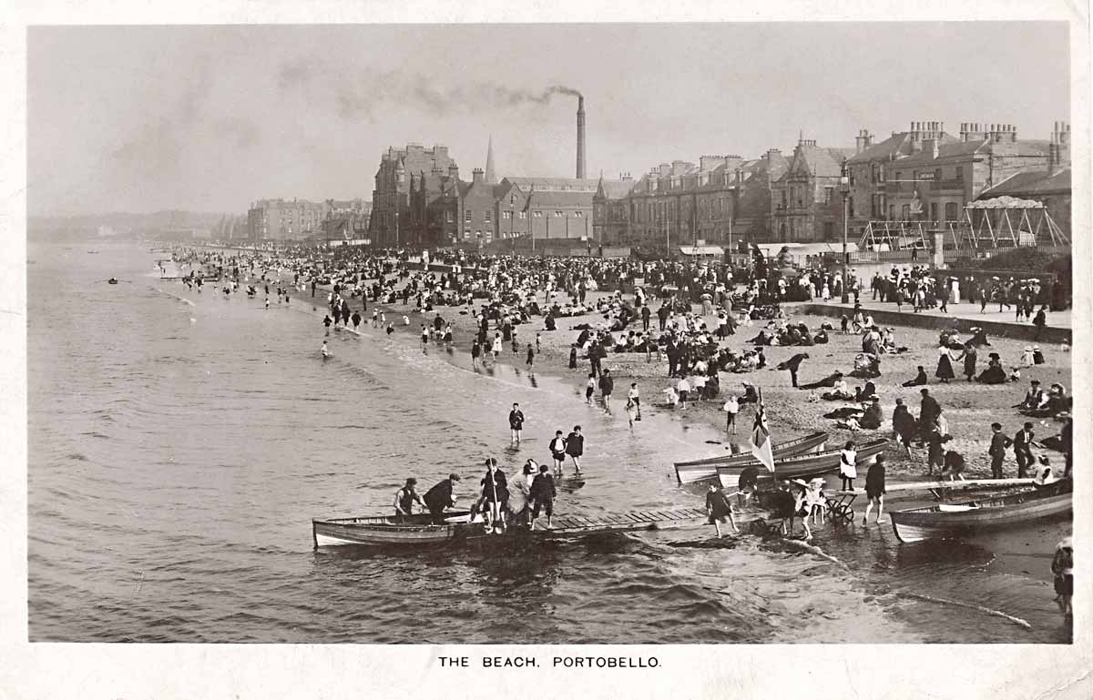 Postcard published by William Thyne, Edinburgh  -  A Busy Day on Portobello Beach  -  View from Portobello Pier