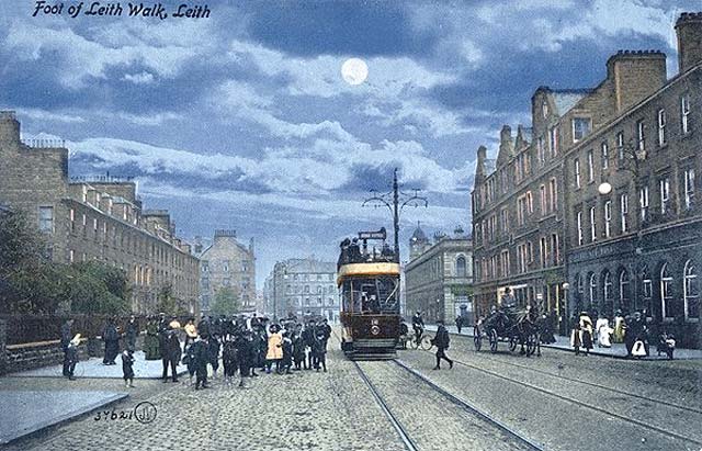 Postcard by Valentine  -   Tram approaching the foot of Leith Walk, 1902