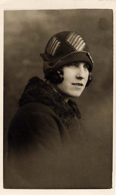 Portrait of a Mabel Spencer, from one of Jerome's studios   -  1929