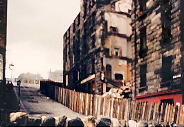 Photographs of Dumbiedykes around 1961-63  -   Arthur Street  -  Final stages of demolition