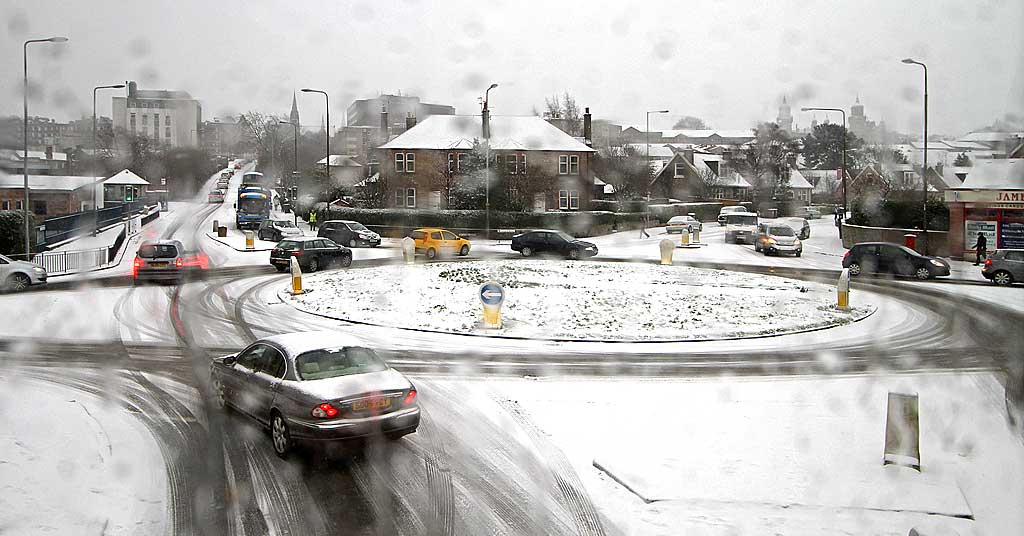 Looking to the south at Comely Bank Roundabout  -  December 2009