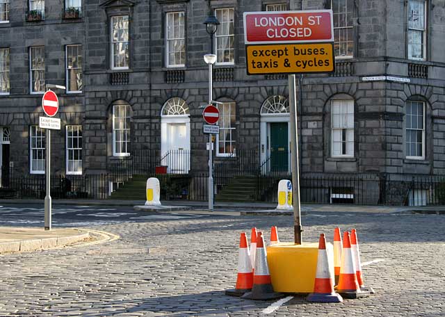 Road sign introduced into Edinburgh New Town in 2005 as part of the Central Edinburgh Traffic Management Scheme  -  Drummond Place, looking south to the junction with London Street