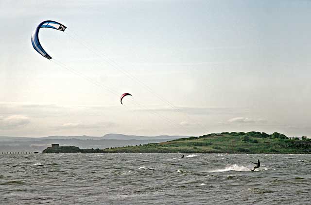 Kitesurfing between Cramond and Silverknowes - July 2009