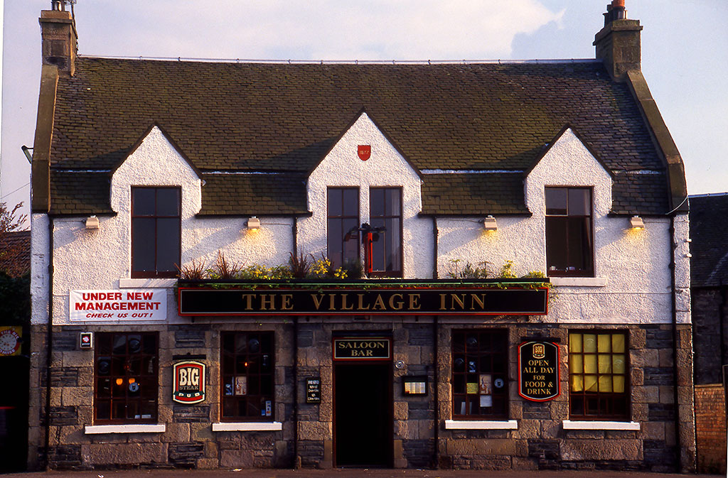 Davidson's Mains  -  The Village Inn  -  1999