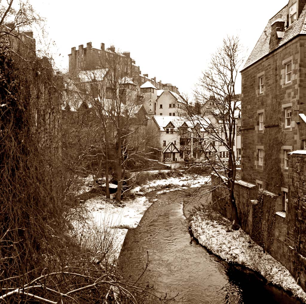 Looking SW along the Water of Leith from the bridge at the foot of Dean Path
