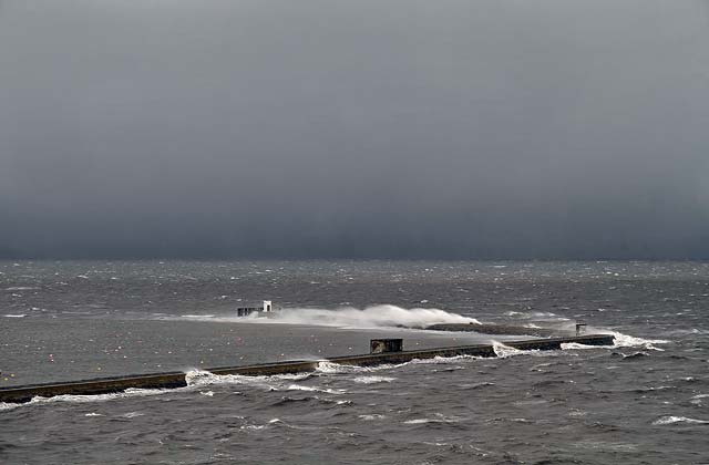 Grnton Eastern Breakwater, Waves and Storm
