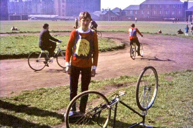 Cycle track near the Union Canal at Harrison Park, Edinburgh