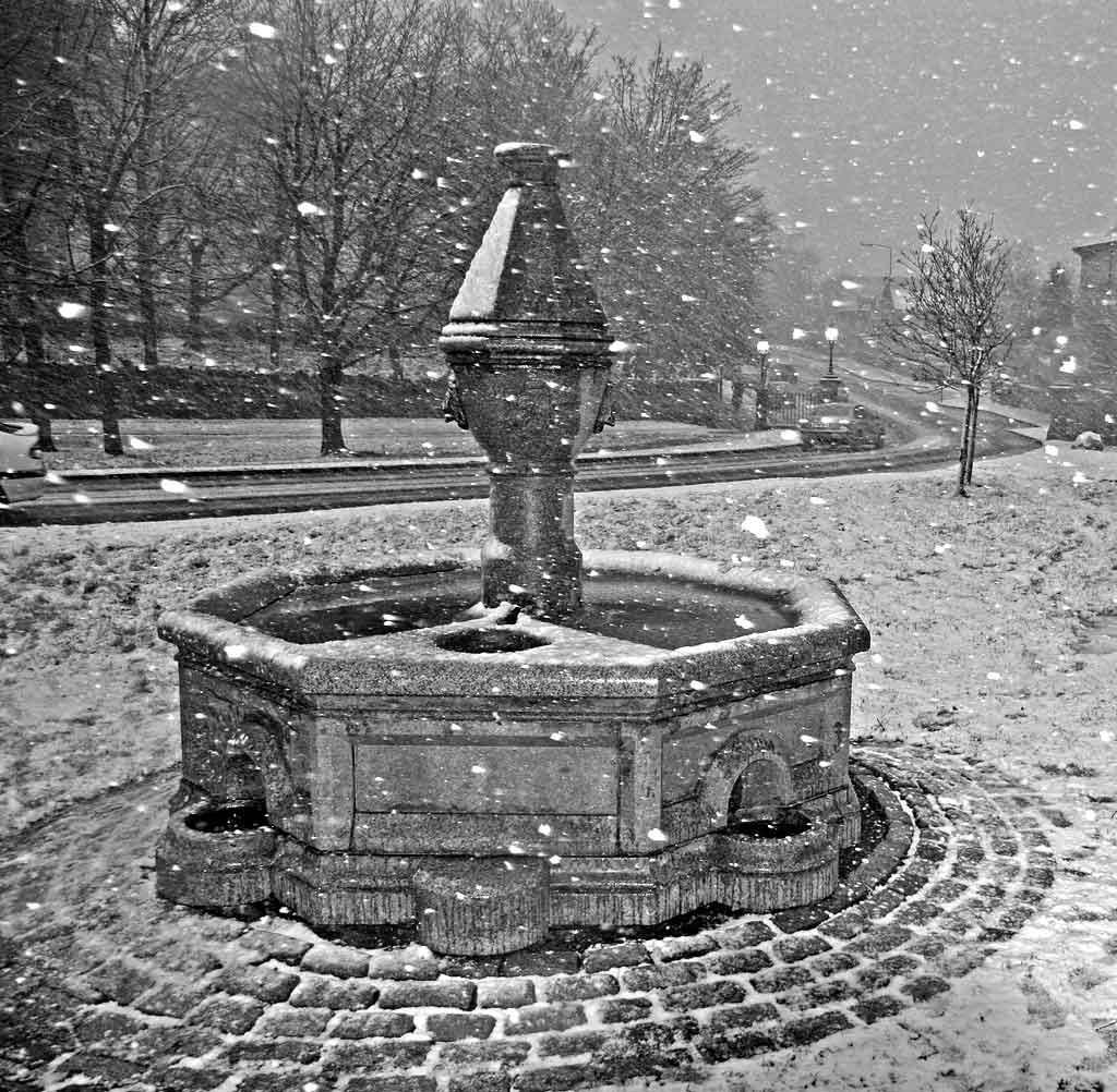 Fountain near St Leonard's Park Gates  -  January 2008