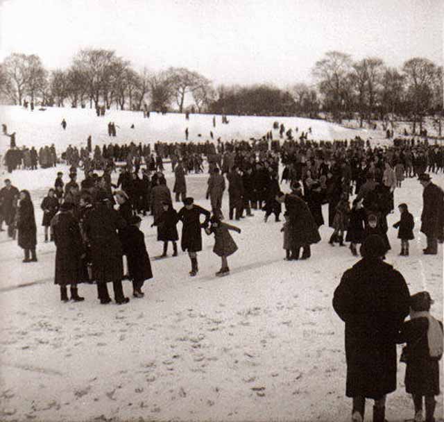Inverleith Park  -  in the snow  -  perhaps around 1960