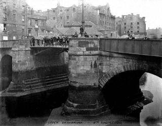 Talk to Edinburgh Photograhic Society  -  Edinburgh Themes  - Leith, Then & Now   -   Bus on Service 1 at OceUpper Drawbridge over the Water of Leith at Sandport Place, Leith  -  1910