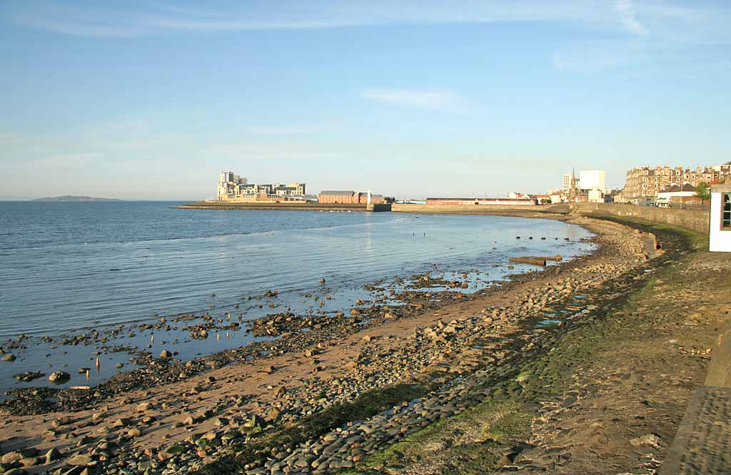 View of Leith Western Harbour from Trinity Crescent  -  zoom-out