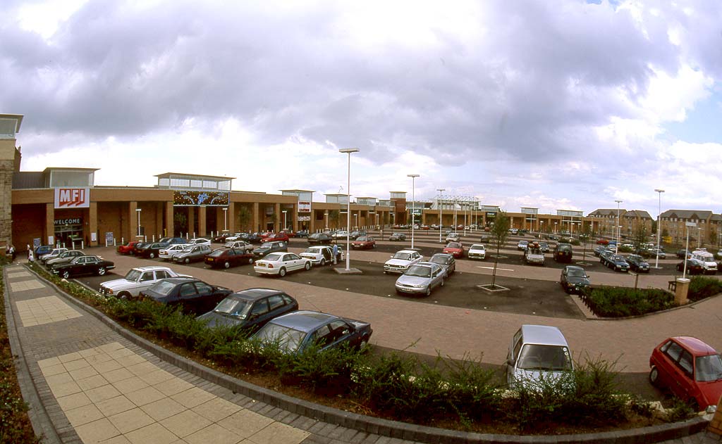 Meadowbank Retail Park open for business  -  1977