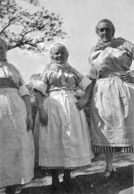 Elizabeth Logan Seaton and two other Newhaven Fishwives