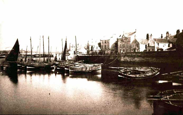 Newhaven Harbour before the Fishmarket