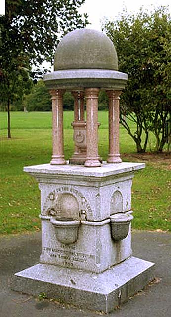 Drinking fountain in Victoria Park - 2010