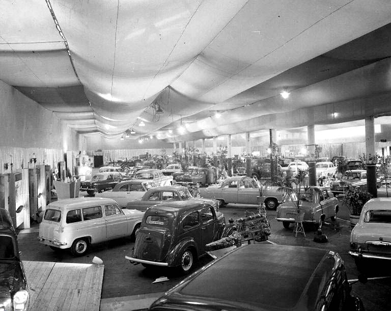 Waverley Market  -  Alexander's Motor Show  -  Fords, 1952
