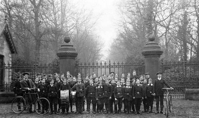 Around Edinburgh  -  49th Edinburgh Boys' Brigade Company , 1905-06  -  Where was this photograph taken?
