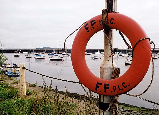 Edinburgh Waterfront  -   Granton Eastern Harbour and Inchkeith   -  25 August 2002