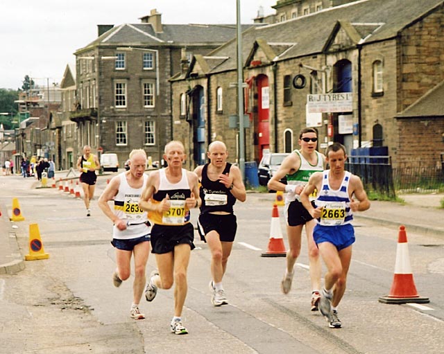 Edinburgh Waterfront  -  2003 Edinburgh Marathon Runners in West Shore Road  -  15 June 2003