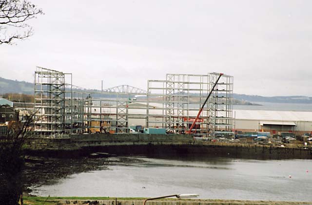 Construction of apartments at Granton Square, at the entrance to Middle Pier  -  Photograph taken November 2004