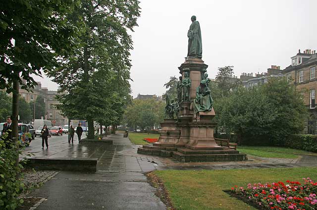 The Gladstone Monument in Coates Gardens  -  August 2006