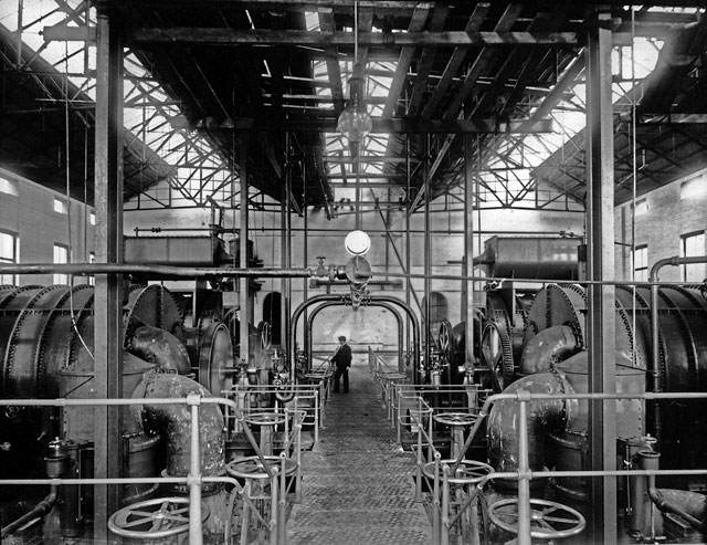 Grtanton Gas Works  -  A Figure in the Works  -  1903