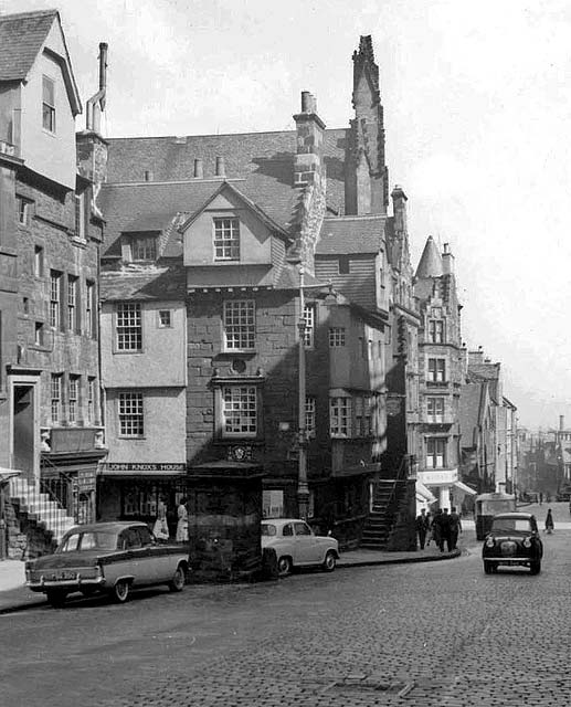 Mardale Crescent, Bruntsfield, Edinburgh  -  Looking towards Bruntsfield Links  -  Photo taken around March or April 1960