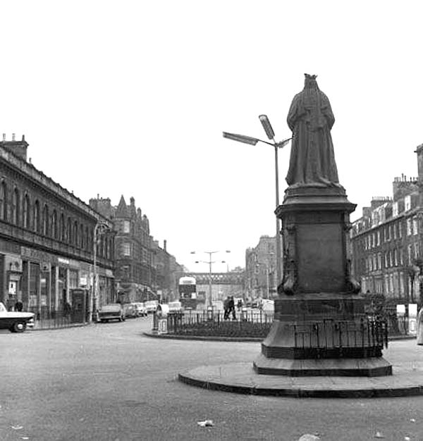 Statue to Queen Victoria at the Foot of Leth Walk