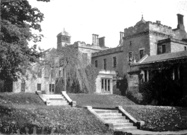 Old house at Niddrie  -  Photograph taken 1898