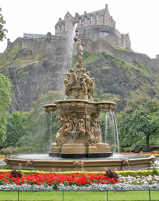 The Ross Fountain and Edinburgh Castle  -  Photograph 21 December 2003