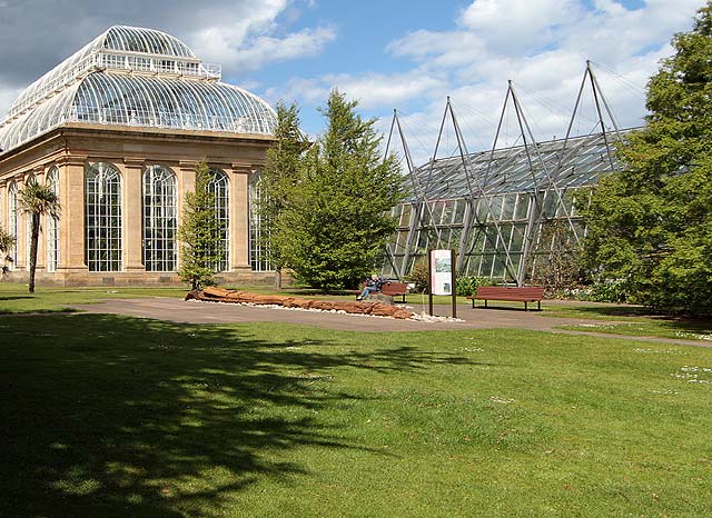 Royal Botanic Garden  -  Palm house and glass houses, 2011