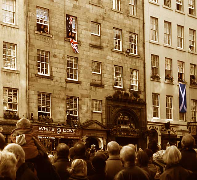 Scottish Parliament  -  Official Opening  -  Crowds in the Royal Mile