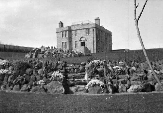 Building  -  Where is it?  -  No 2  -  ANSWER = Gullane Hill