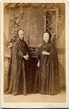 Carte de Visite from the St Andrews Studio of Thomas Buist  -  Two Ladies