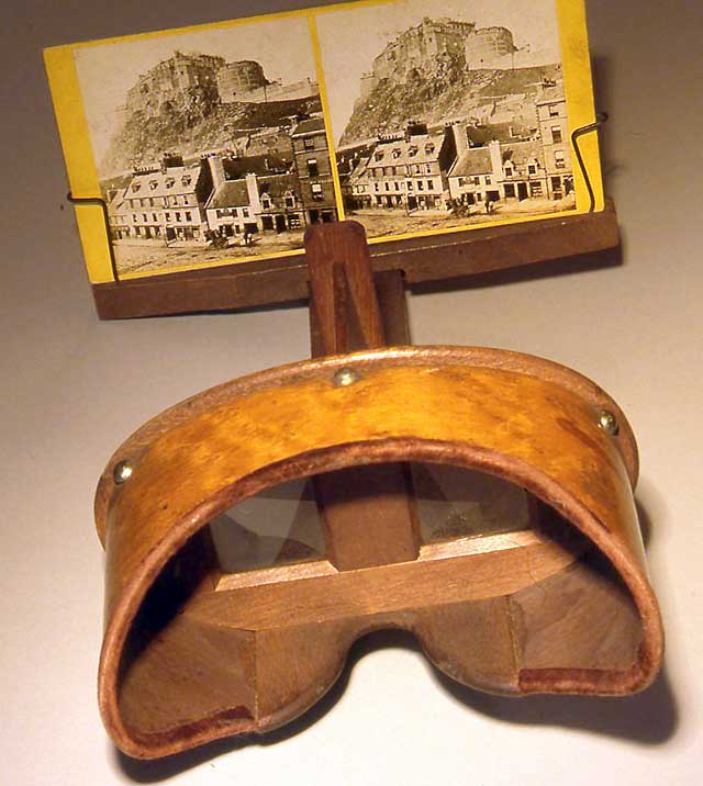 Stereo Viewer  -  and view of Grassmarket and Edinburgh Castle